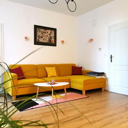 Cozyhome The Castle Apartment - Spacious, Quiet, High Ceiling 布拉迪斯拉发 外观 照片