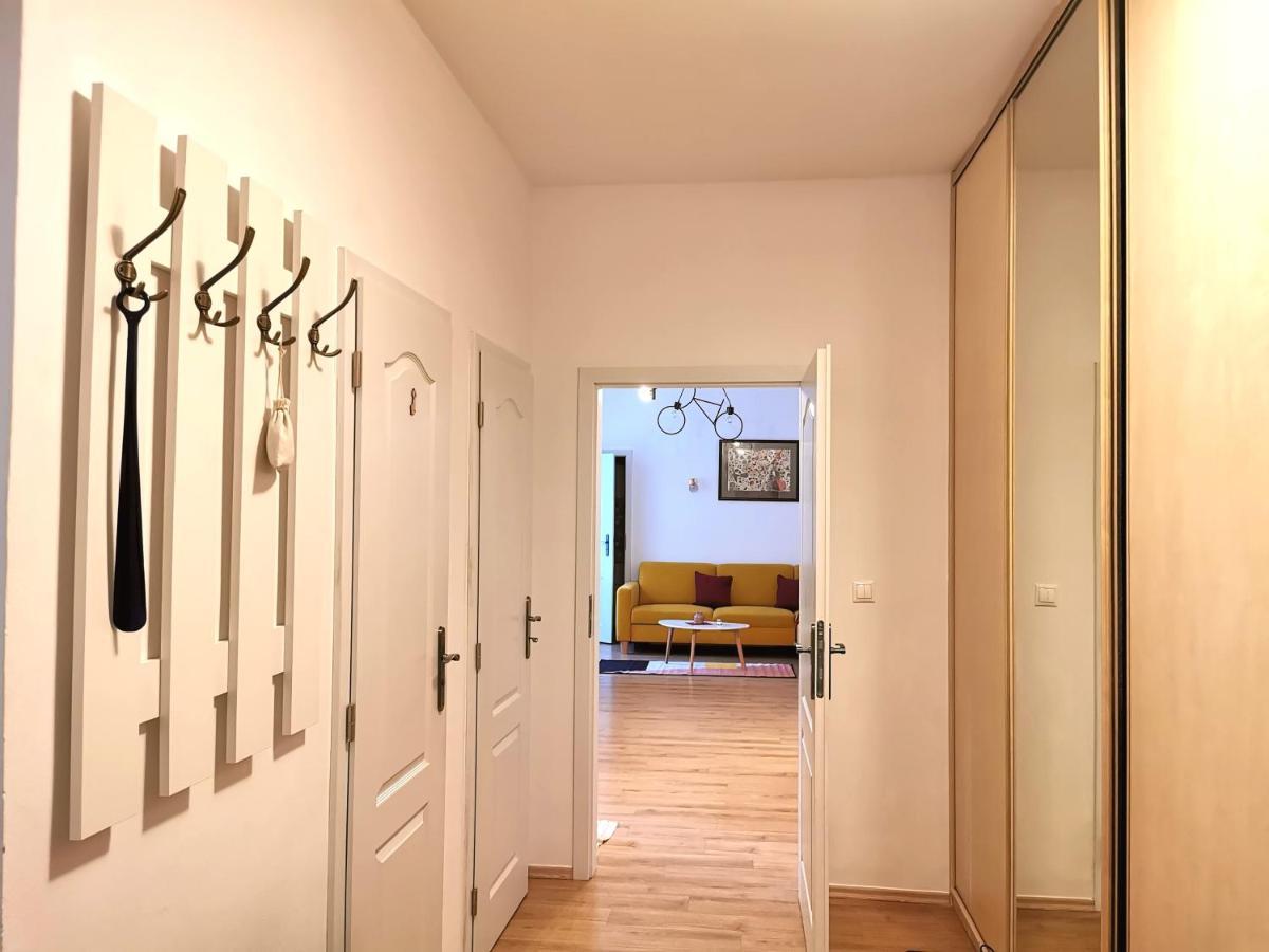 Cozyhome The Castle Apartment - Spacious, Quiet, High Ceiling 布拉迪斯拉发 外观 照片
